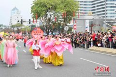 （新春走基层）2026肇庆广府文化庙会非遗巡游展演迎元宵